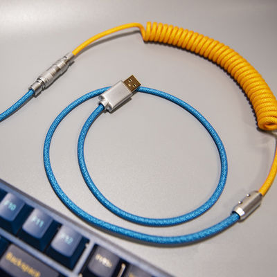 Il cavo meccanico della tastiera ha arrotolato il connettore di aviazione YC8 che coppia il tipo-c interfaccia di USB