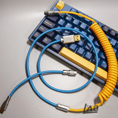 Il cavo meccanico della tastiera ha arrotolato il connettore di aviazione YC8 che coppia il tipo-c interfaccia di USB