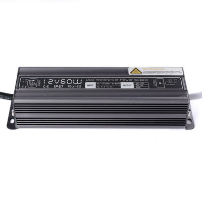 La CC 12V 60W che accende il driver impermeabile Power Supply IP67 del trasformatore LED ha introdotto l'adattatore di AC170-250V per la striscia del LED