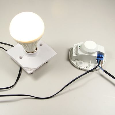 Il corpo di CA 110V/220V 5.8GHz del sensore di radar a microonde fa segno all'interruttore della luce del rivelatore di HF