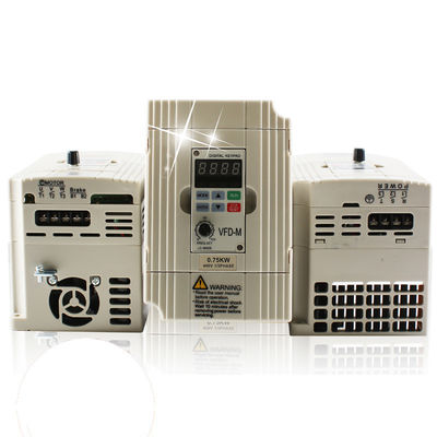 Driver 0.4kw 0.75kw 1.5kw 3 pH 380V - delta di CA di frequenza servo dell'invertitore di 460V VFD015M43B compatibile