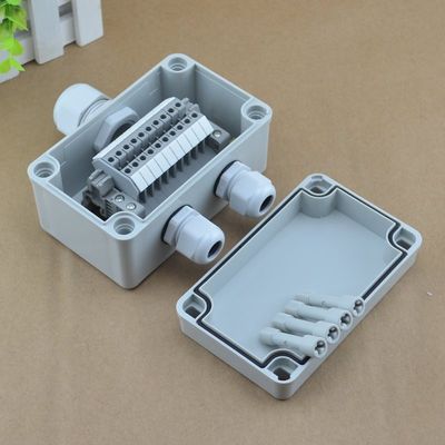 IP65 Casella di giunzione del cavo impermeabile 80*130*70mm con UK2.5B Din Rail Terminal Blocks 1 in 3 out