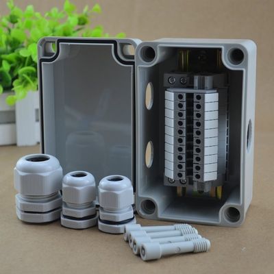 IP65 Casella di giunzione del cavo impermeabile 80*130*70mm con UK2.5B Din Rail Terminal Blocks 1 in 3 out