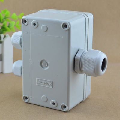 IP65 Casella di giunzione del cavo impermeabile 80*130*70mm con UK2.5B Din Rail Terminal Blocks 1 in 3 out