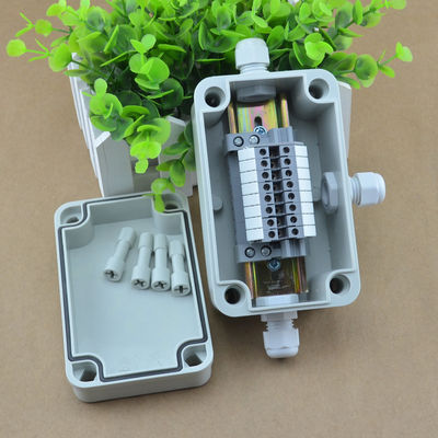 IP65 Casella di giunzione del cavo impermeabile 80*130*70mm con UK2.5B Din Rail Terminal Blocks 1 in 3 out