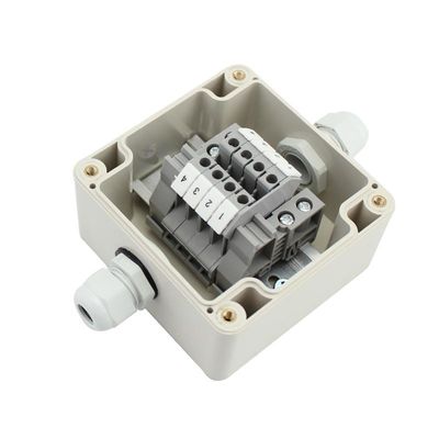 Recinzione elettrica di plastica impermeabile di distribuzione della scatola di giunzione 83*81*56mm con i terminali della ferrovia di baccano